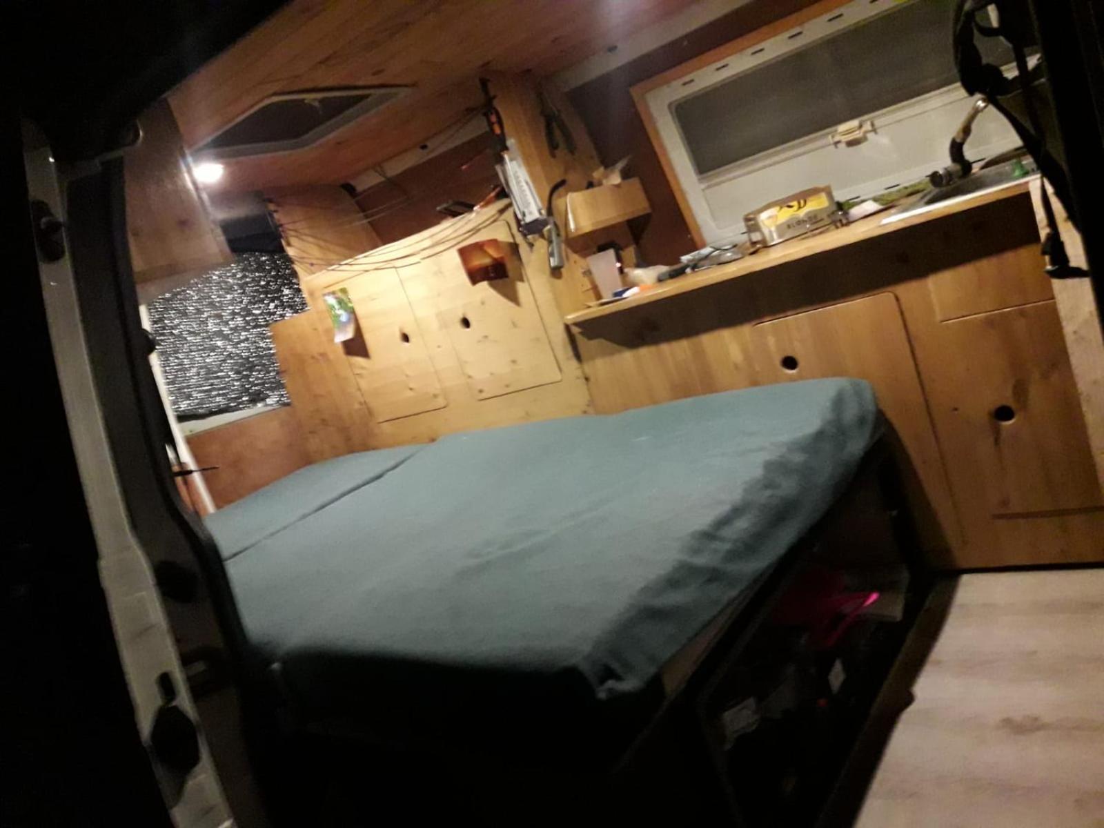 Van A Louer Proche Challes Les Eaux Campsite *
