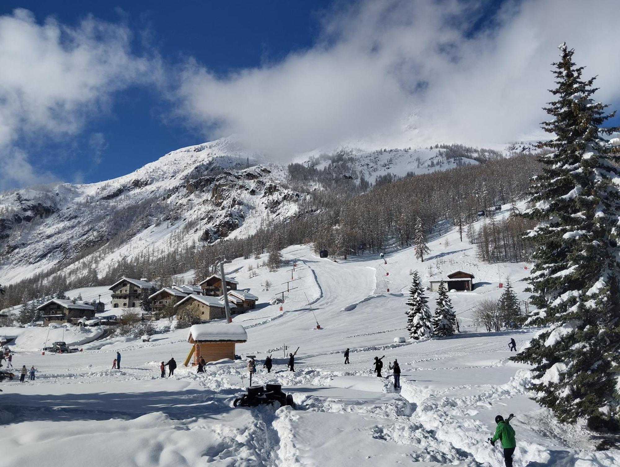 Van A Louer Proche Challes Les Eaux Campsite Bourg-Saint-Maurice